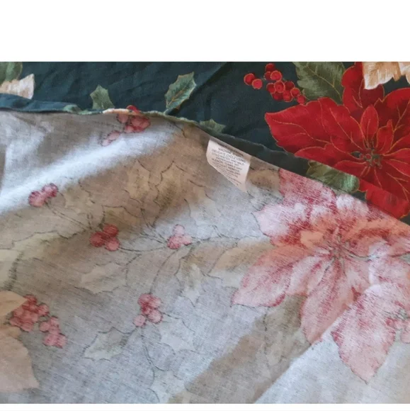 ROUND CHRISTMAS tablecloth poinsettia holly berries cotton Holiday craft fabric - Picture 5 of 6